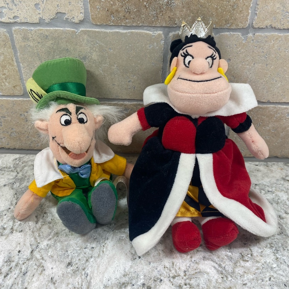 Disney Mad Hatter & Queen of Hearts  Set Alice in Wonderland